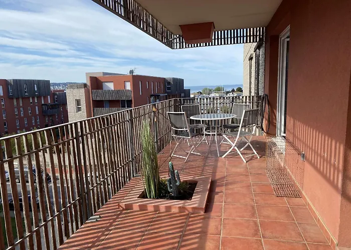 T2 Avec Terrasse, Parking Et Wifi - Fr-1-553-203 *